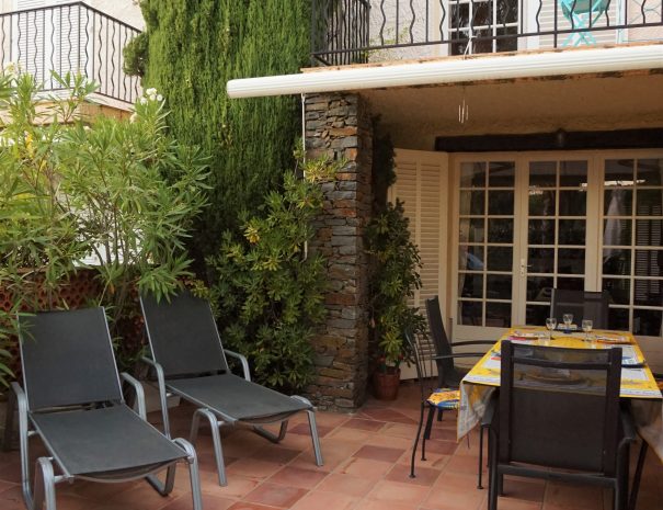 Terrasse et grande tablée pour les vacances à Porquerolles !